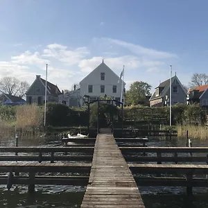 https://amsterdam-village-hotel.amsterdamhotelsnl.com